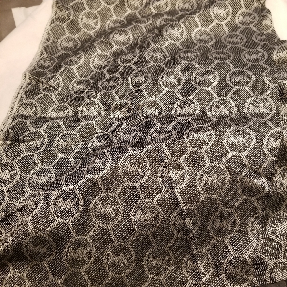 MK Jet Set Logo Jacquard Wrap created for Macy's - Picture 4 of 7